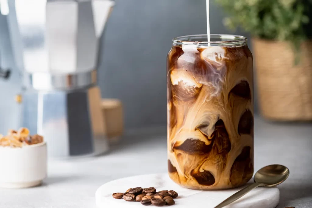O prazer do café gelado em casa